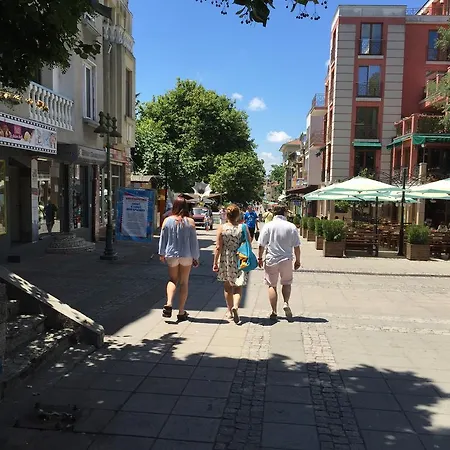 Large In The Ideal Center Apartment Burgas
